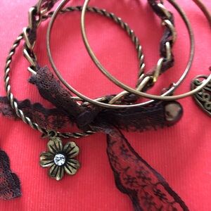 Elegant Floral Charm Bangle Set